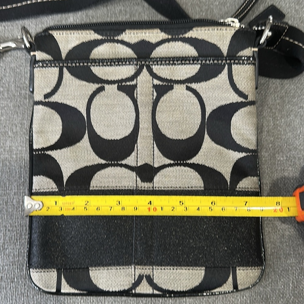 Coach Shoulder Bag - Picture 6 of 7